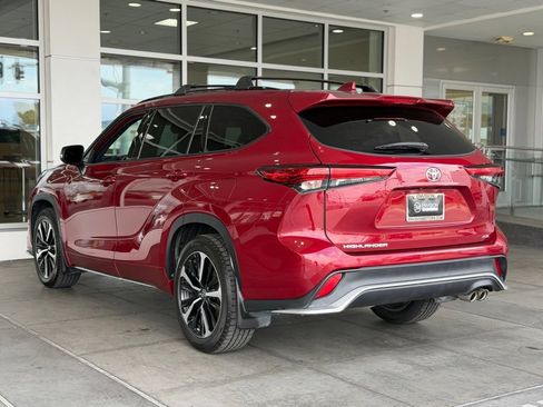 Used 2021 Toyota Highlander XSE FWD image 9