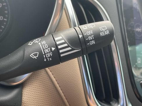 Used 2024 Chevrolet Equinox Premier FWD image 25