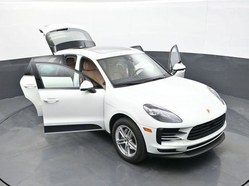 Certified 2021 Porsche Macan image 33