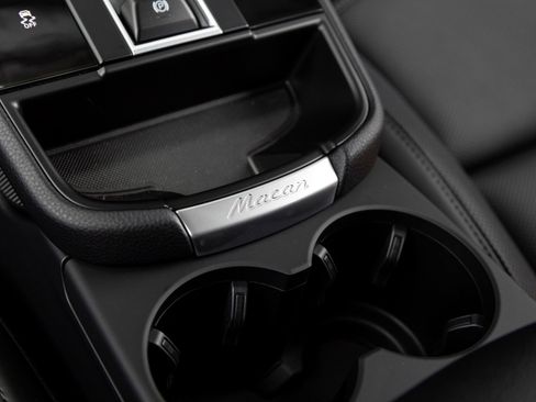 Certified 2026 Porsche Macan image 27