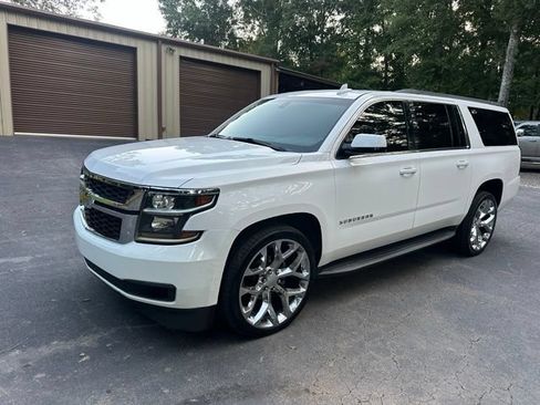 Used 2018 Chevrolet Suburban LS RWD image 2