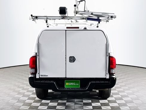 Used 2020 Toyota Tacoma SR image 8