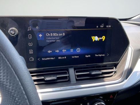 Used 2025 Chevrolet Trax LT FWD image 22