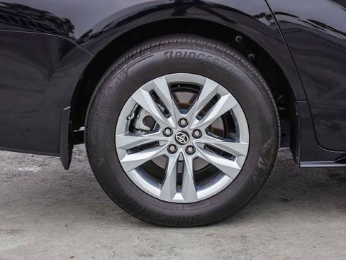 Used 2024 Toyota Sienna XLE w/ XLE Plus Package FWD image 12