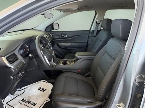 Used 2023 GMC Acadia SLE w/ Driver Convenience Package image 15