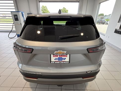 Used 2026 Chevrolet Equinox LT w/ Convenience Package II AWD/4WD image 4