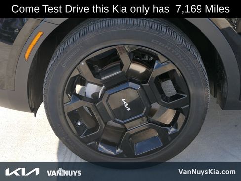 Certified 2024 Kia Sorento SX Prestige w/ Sage Leather Package image 9