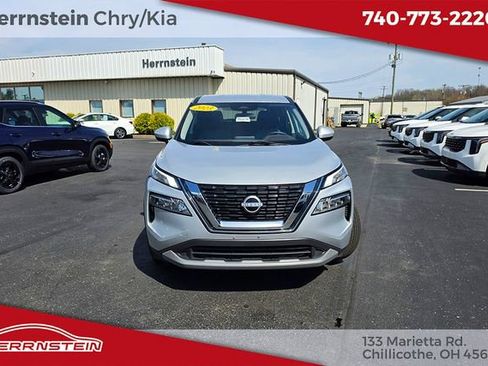 Used 2023 Nissan Rogue SV image 3