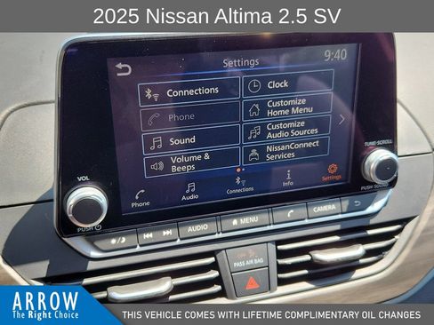 Used 2025 Nissan Altima 2.5 SV FWD image 25