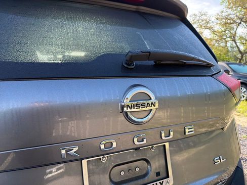 Used 2021 Nissan Rogue SL image 16