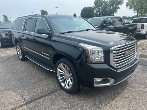 Used 2017 GMC Yukon XL SLT w/ Premium Edition AWD/4WD image 5