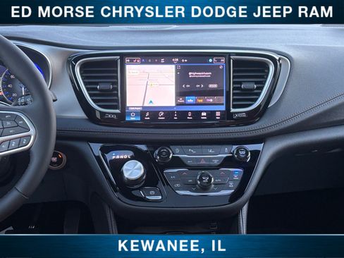 New 2026 Chrysler Pacifica Pinnacle image 11