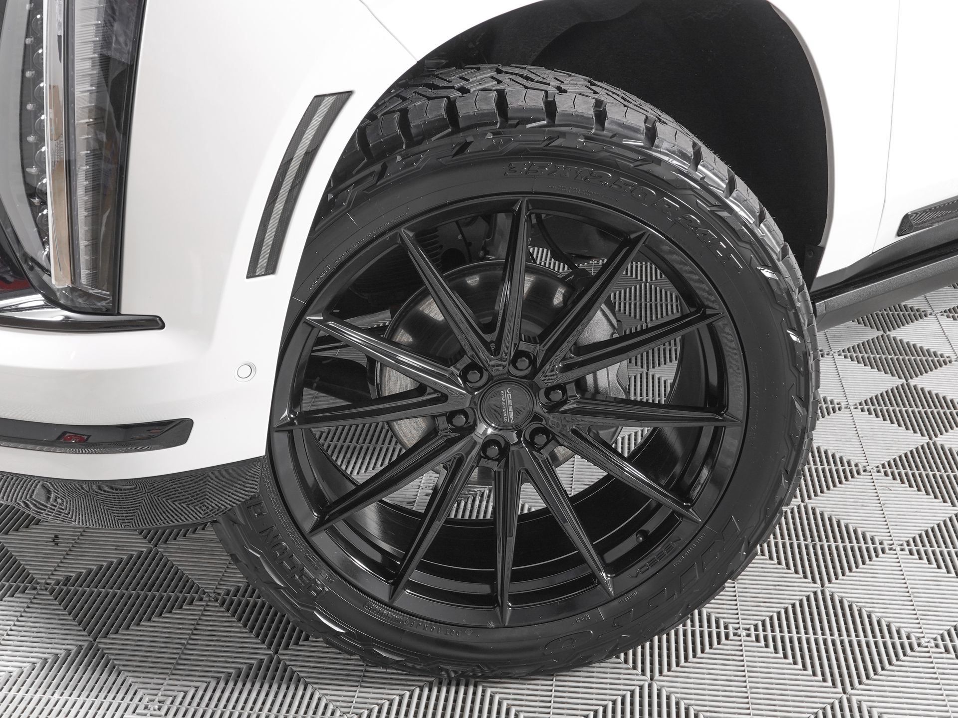 Used 2025 Cadillac Escalade ESV Sport Platinum AWD/4WD image 34