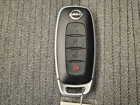 Used 2023 Nissan Rogue SV image 32