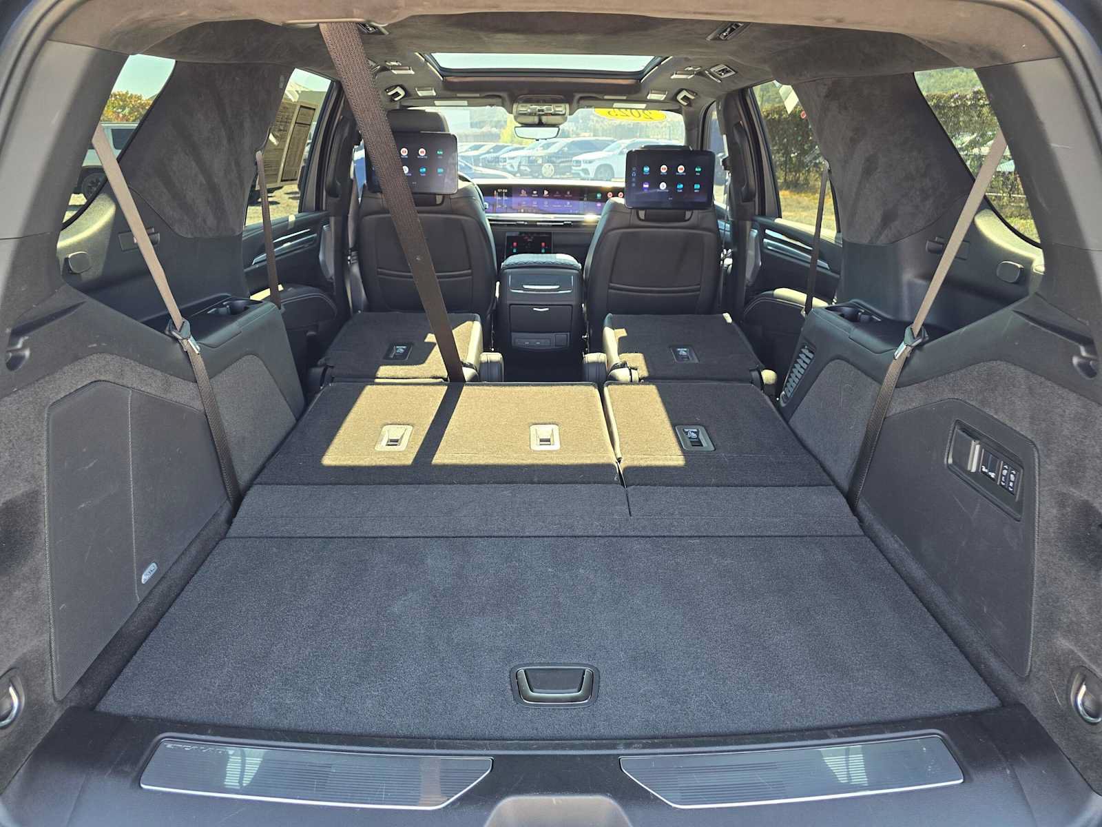 Used 2025 Cadillac Escalade V AWD/4WD image 18