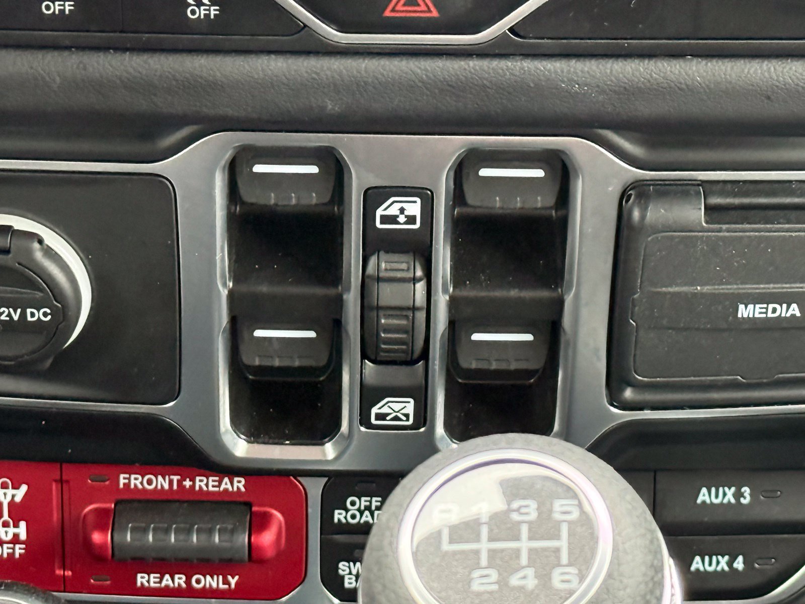 Used 2024 Jeep Wrangler Unlimited Rubicon w/ Convenience Group AWD/4WD image 33