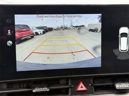 Used 2024 Kia Sportage EX image 17
