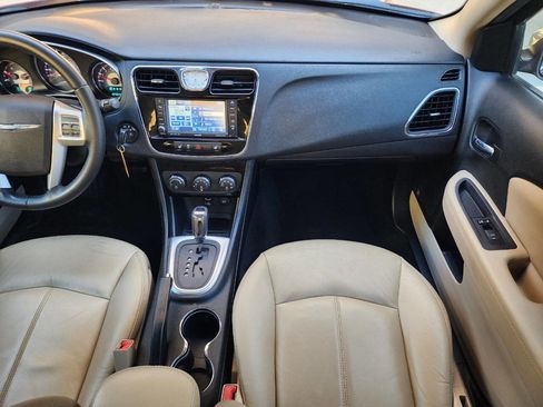 Used 2011 Chrysler 200 Limited image 12