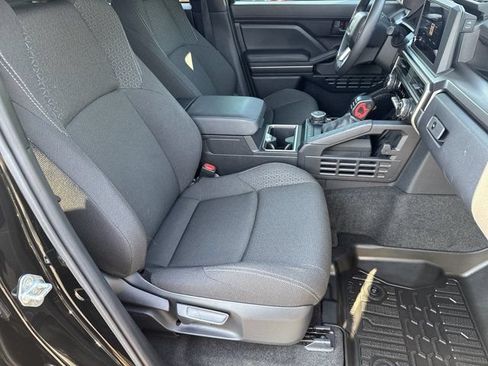 Used 2025 Toyota 4Runner SR5 AWD/4WD image 14