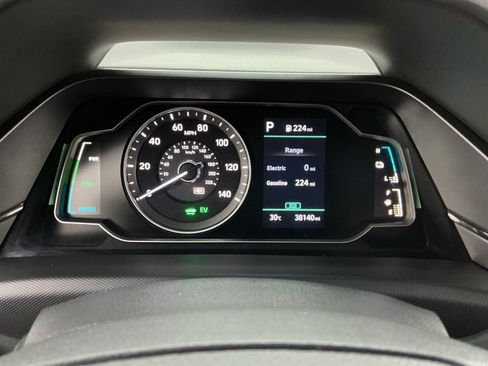Used 2021 Hyundai Ioniq SE FWD image 26
