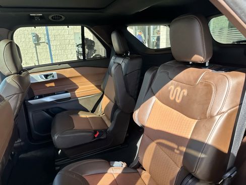 Used 2022 Ford Explorer King Ranch w/ Premium Technology Package image 28