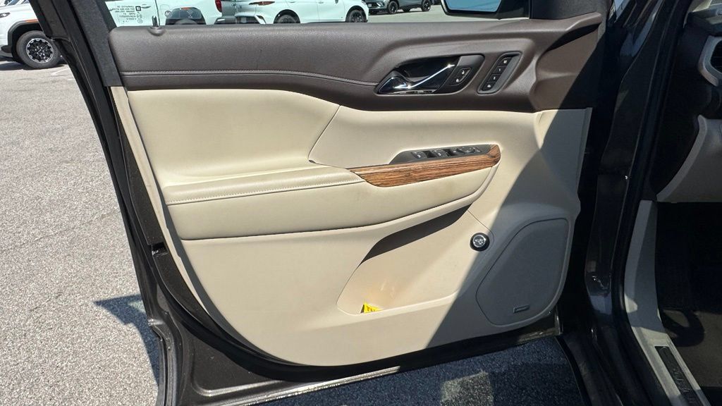 Used 2019 GMC Acadia Denali w/ Technology Package FWD image 21