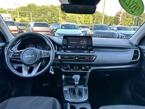 Used 2022 Kia Seltos LX image 12