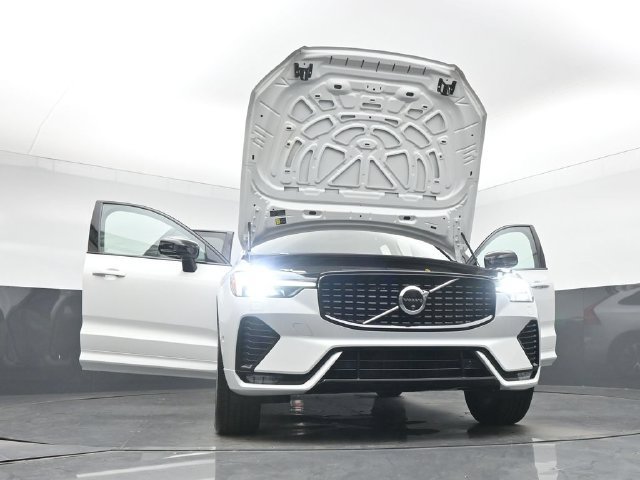 Used 2024 Volvo XC60 B5 Plus w/ Protection Package Premier AWD/4WD image 53