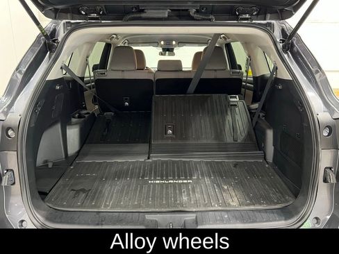 Used 2023 Toyota Highlander L image 13