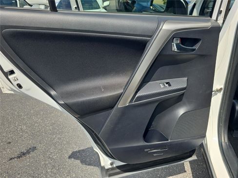 Used 2015 Toyota RAV4 XLE FWD image 11