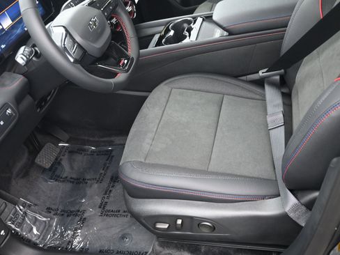 New 2025 Chevrolet Blazer EV RS image 10