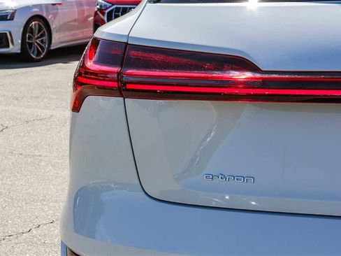 Used 2023 Audi e-tron Premium Plus w/ Premium Plus Package image 11