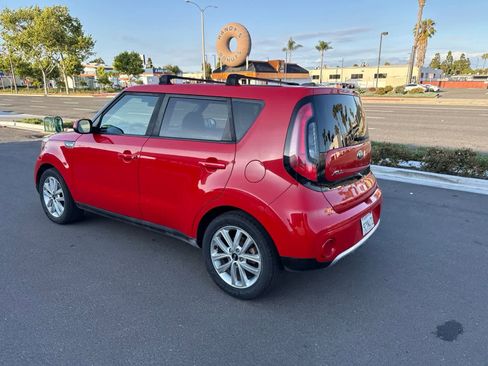 Used 2018 Kia Soul + FWD image 19