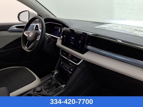 New 2025 Volkswagen Taos SE image 23