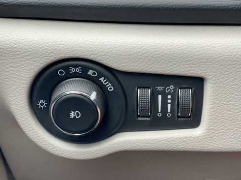 Used 2017 Chrysler Pacifica Touring-L Plus FWD image 26