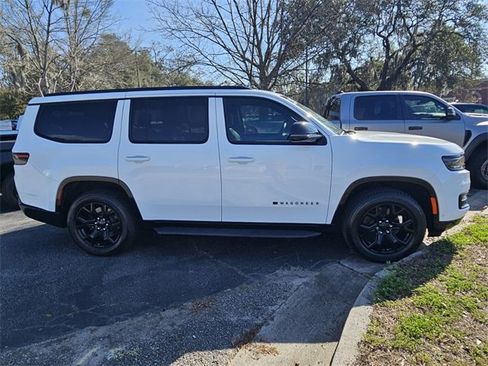 Used 2023 Jeep Wagoneer Series II image 6