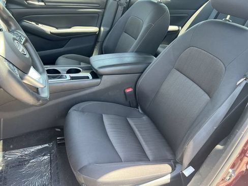 Used 2024 Nissan Altima 2.5 SV FWD image 32