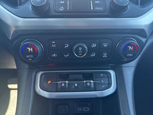Used 2023 GMC Acadia SLT AWD/4WD image 36