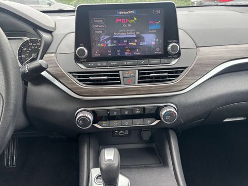Used 2025 Nissan Altima 2.5 SV FWD image 17