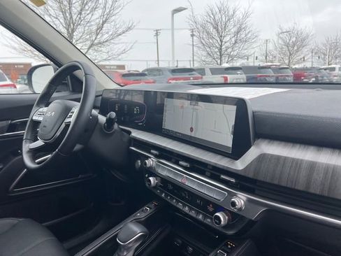 Certified 2025 Kia Telluride EX image 40