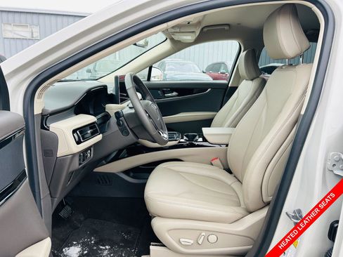 Used 2023 Lincoln Nautilus FWD w/ Premium Package image 3