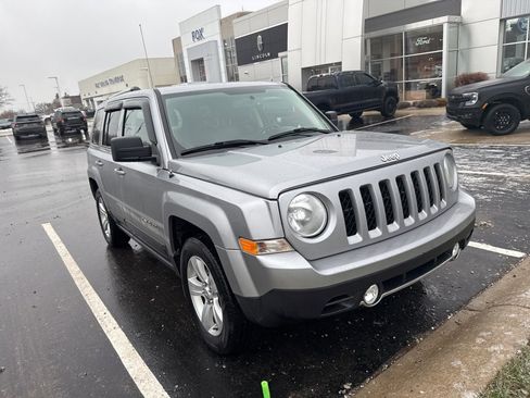 Used 2017 Jeep Patriot High Altitude image 4