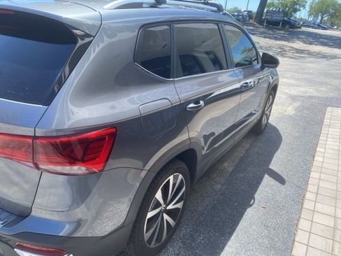Used 2023 Volkswagen Taos SE image 3