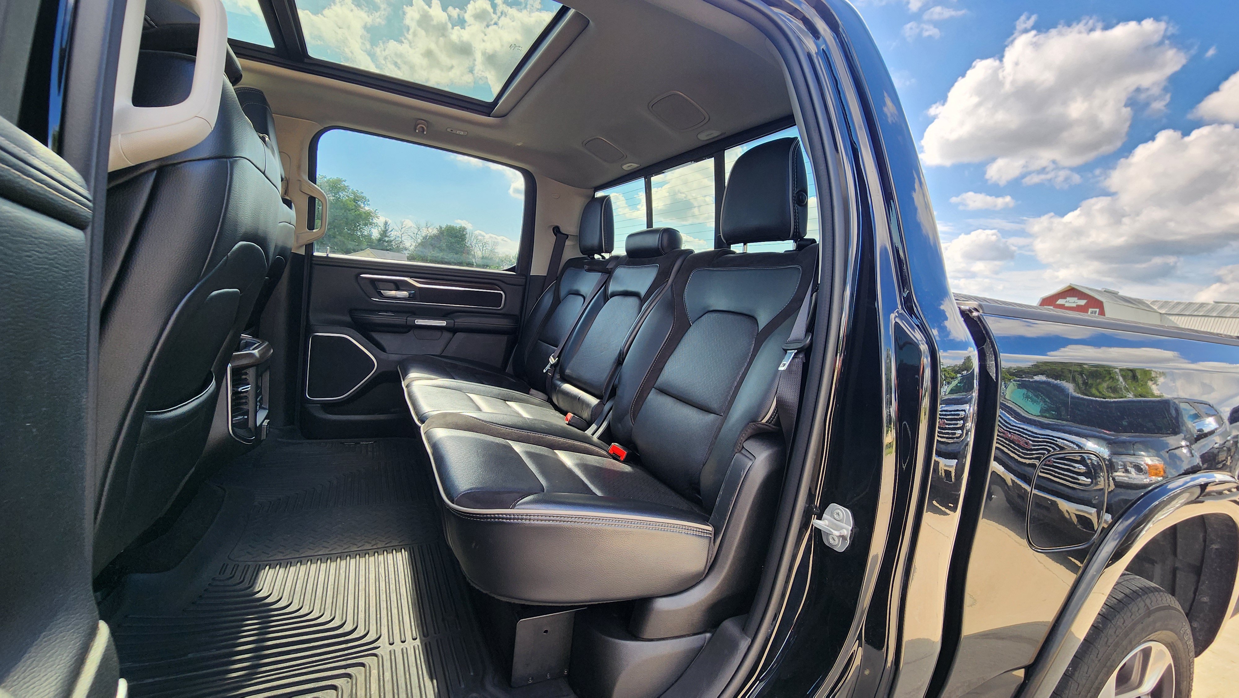 Used 2022 RAM 1500 Laramie AWD/4WD image 18