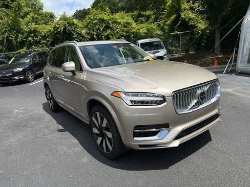 Used 2024 Volvo XC90 T8 Plus w/ Protection Package AWD/4WD image 2