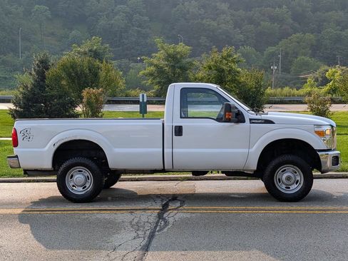 Used 2016 Ford F250 XL w/ XL Appearance Package AWD/4WD image 3