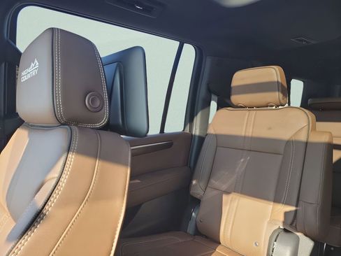 New 2026 Chevrolet Suburban High Country image 13