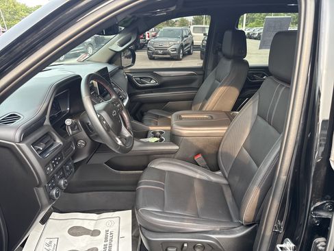 Used 2023 Chevrolet Suburban RST w/ Luxury Package AWD/4WD image 12