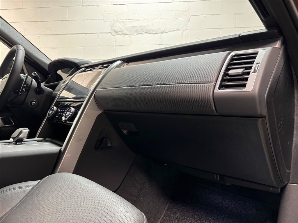 New 2026 Land Rover Discovery Limited Edition AWD/4WD image 32