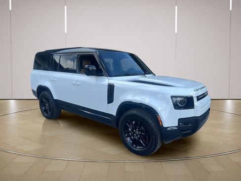 Used 2025 Land Rover Defender 130 X-Dynamic SE AWD/4WD image 9